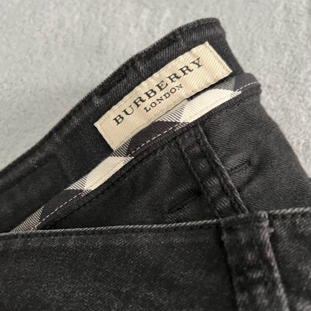 Burberry Slim Fit Black Skinny Jeans Size 26 Reg Burberry